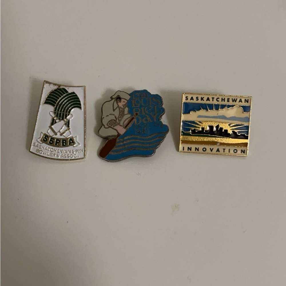 💝🇨🇦 Bundle of 3️⃣ Canadian/Saskatchewan Vintage Pins